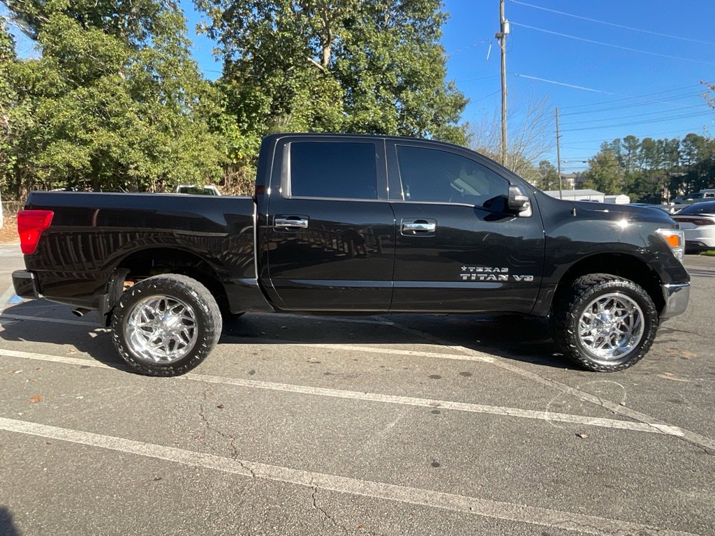 2018 Nissan Titan SV photo 4