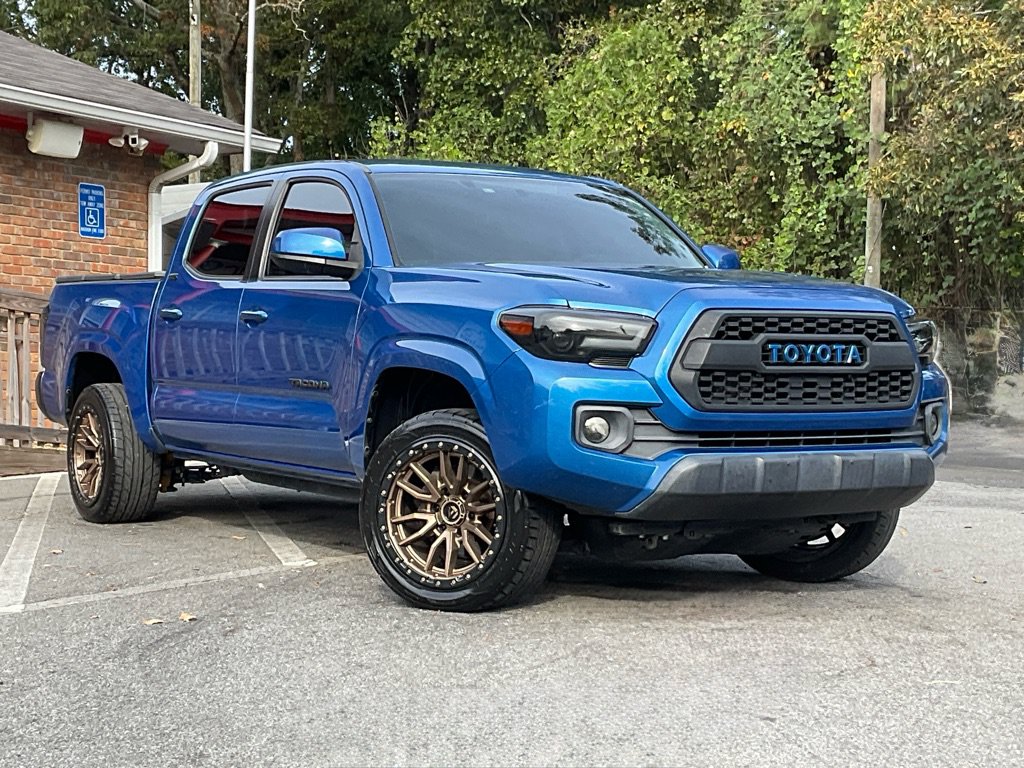 Used 2016 Toyota Tacoma BLACK Crew Cab Pickup