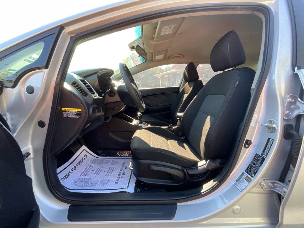2017 Kia Forte LX - Photo 13