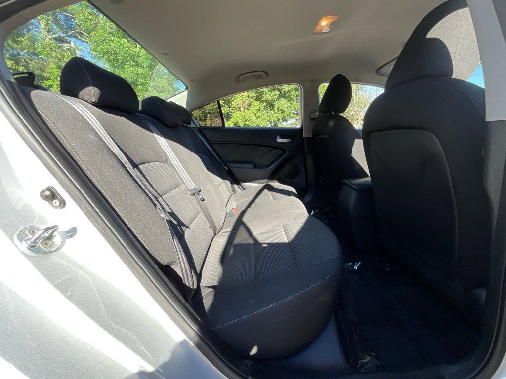 2017 Kia Forte LX - Photo 27