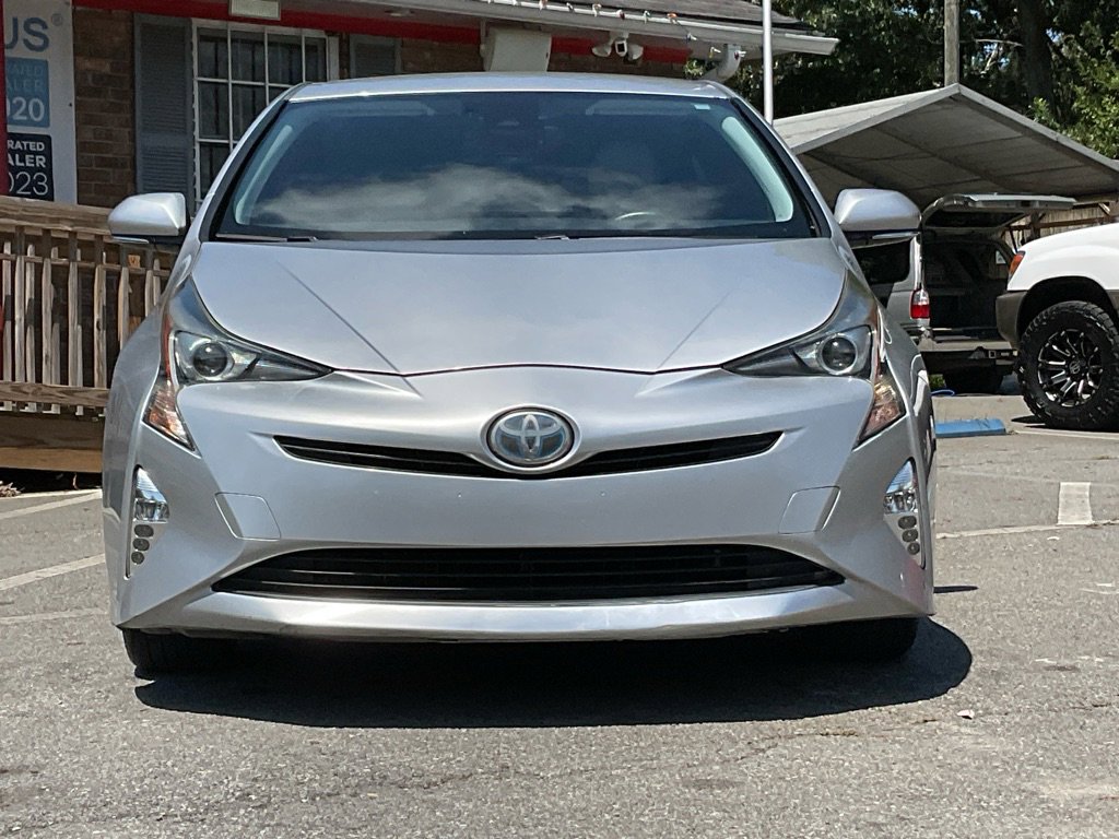 2017 Toyota Prius Four Touring photo 2