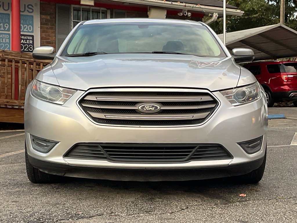 2013 Ford Taurus SEL photo 2