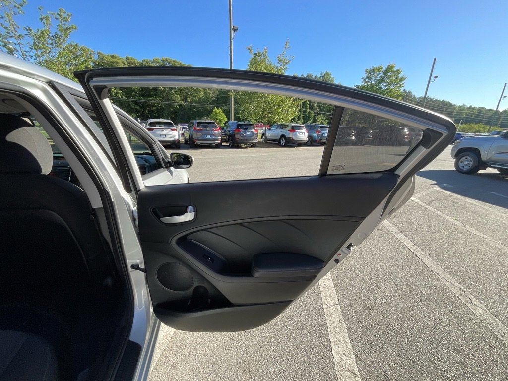 2017 Kia Forte LX - Photo 37
