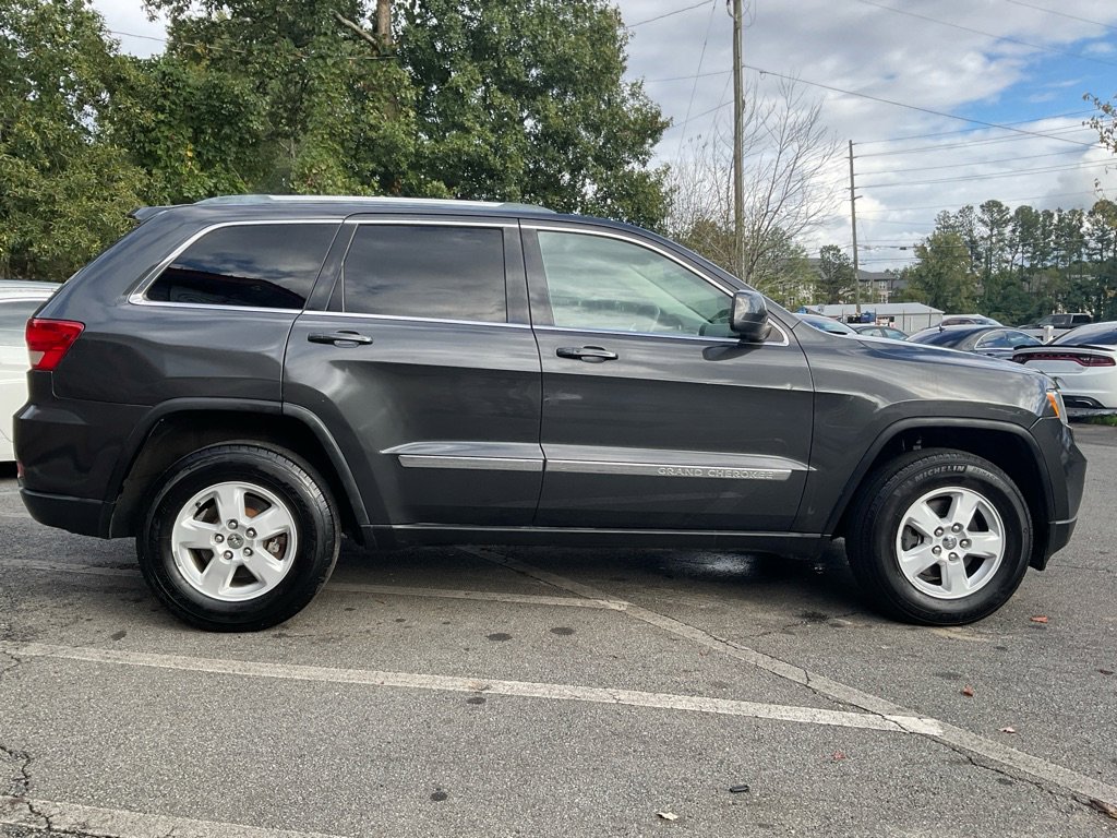 2011 Jeep Grand Cherokee Laredo photo 2