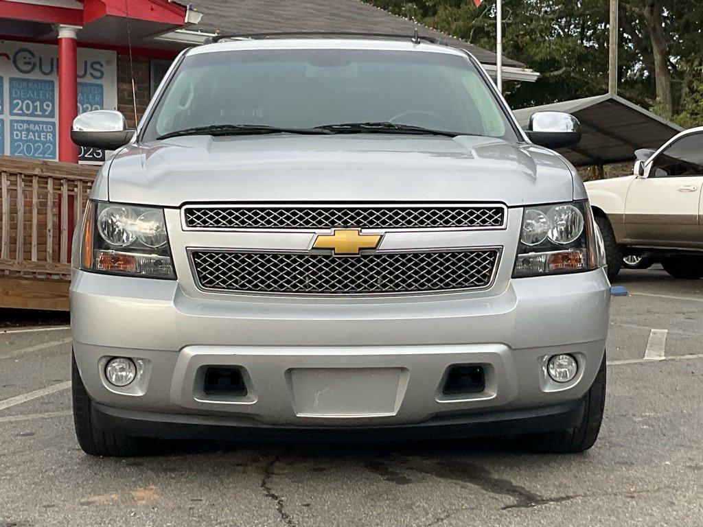 2013 Chevrolet Avalanche LT photo 2