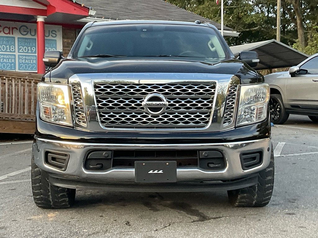 2018 Nissan Titan SV photo 2