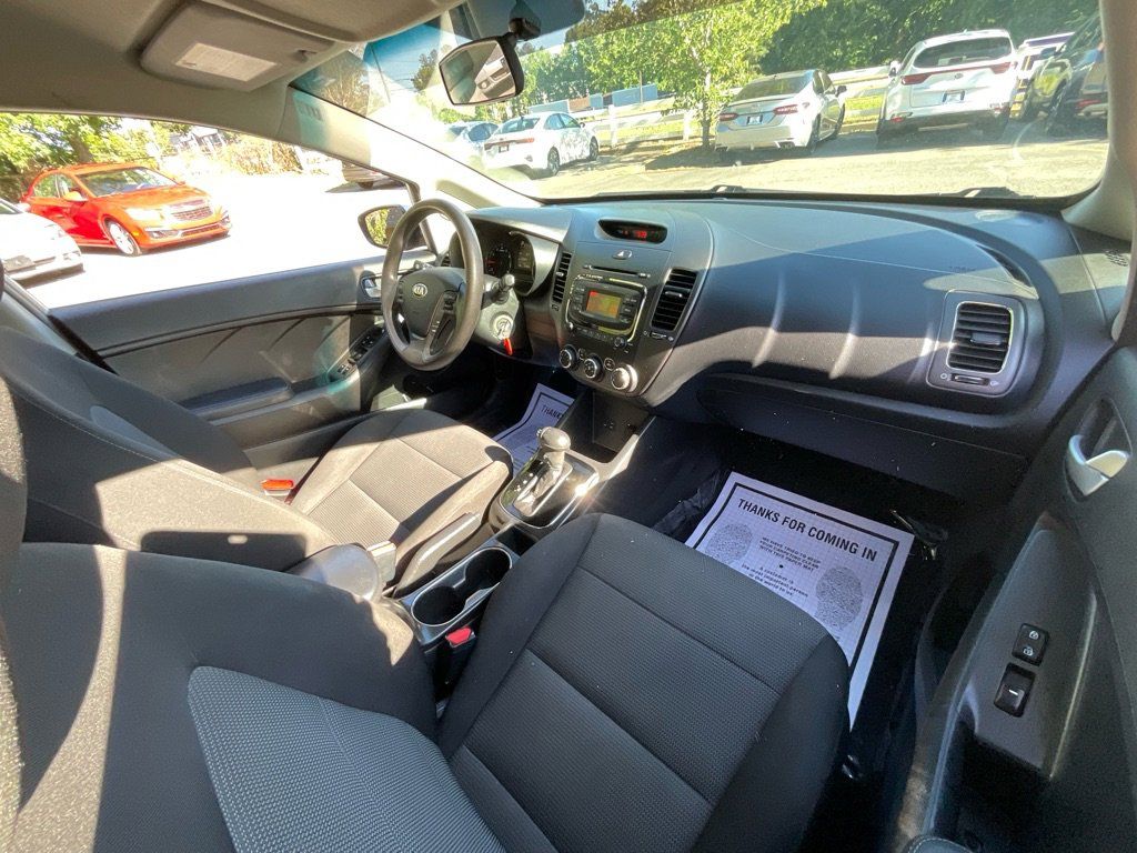 2017 Kia Forte LX - Photo 17