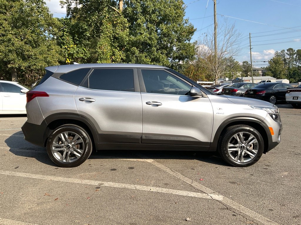 2023 Kia Seltos LX photo 4
