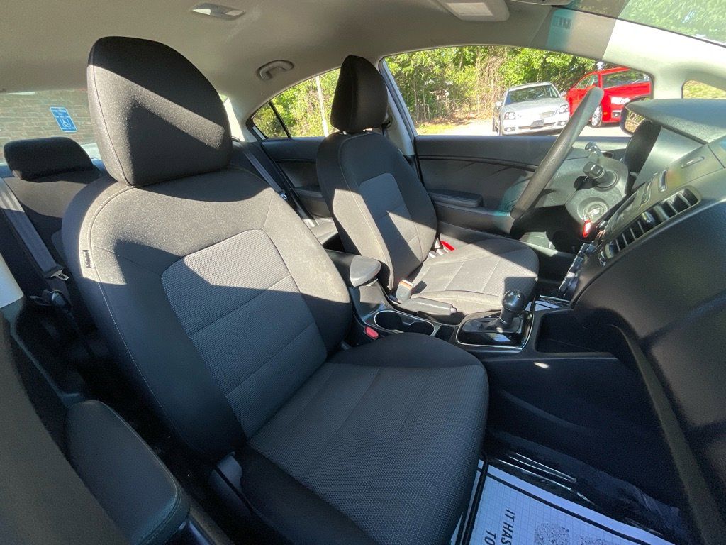 2017 Kia Forte LX - Photo 18