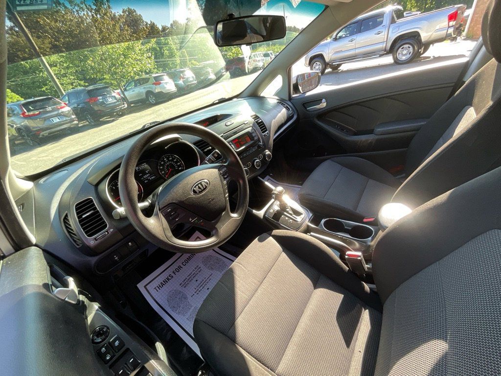 2017 Kia Forte LX - Photo 14