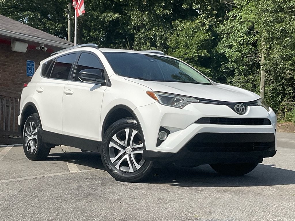 Used 2017 Toyota RAV4 LE LE FWD