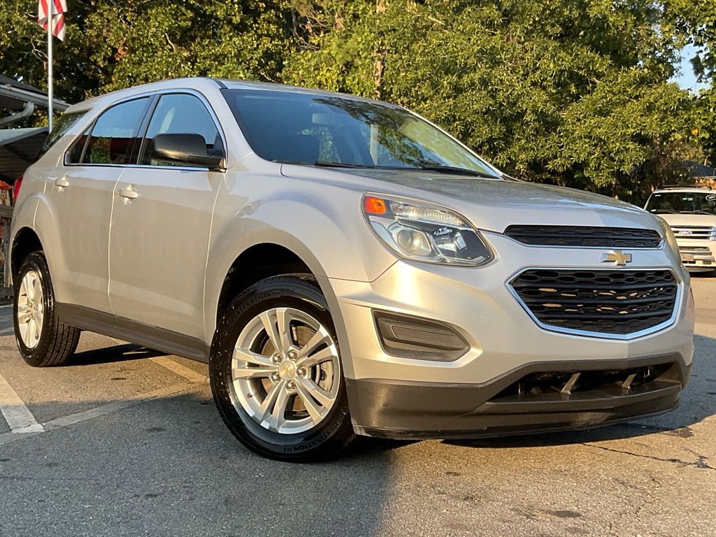 2017 Chevrolet Equinox LS photo 3