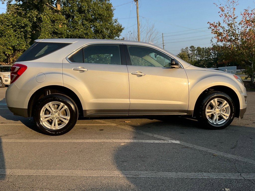 2017 Chevrolet Equinox LS photo 4