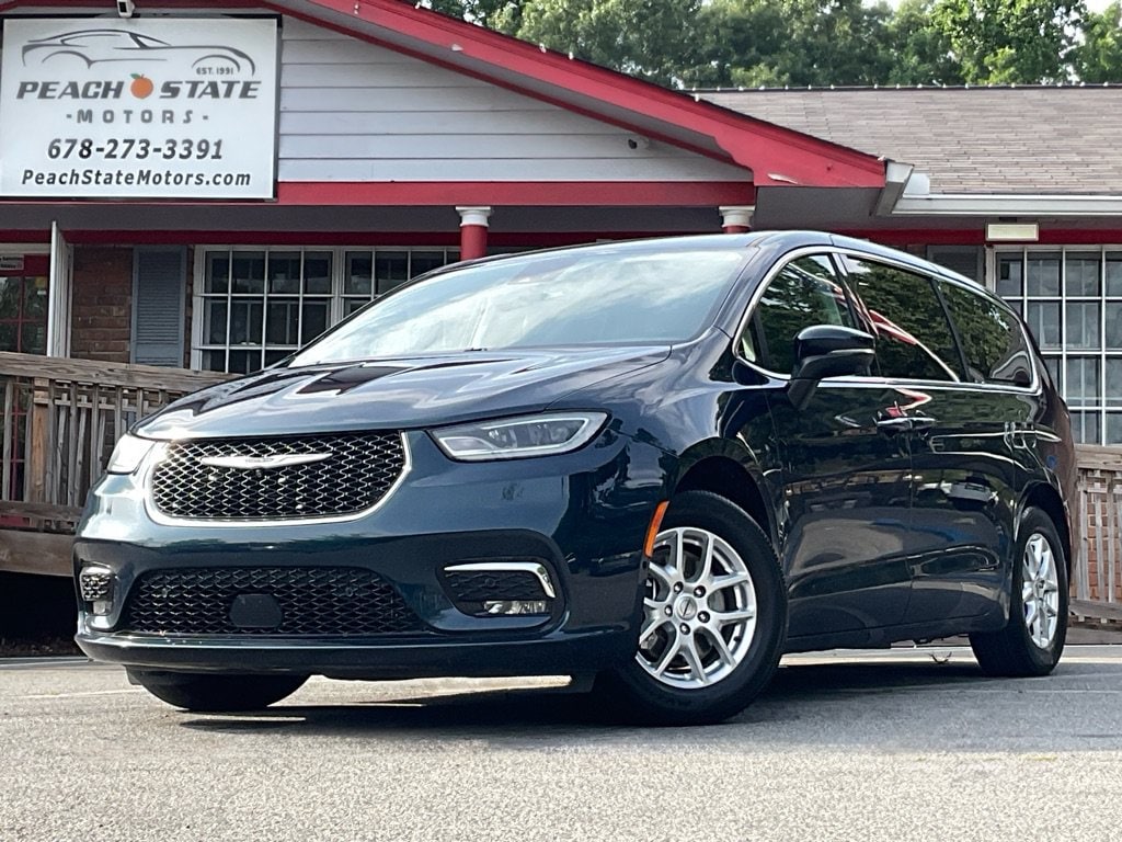 2023 Chrysler Pacifica Touring L's photo