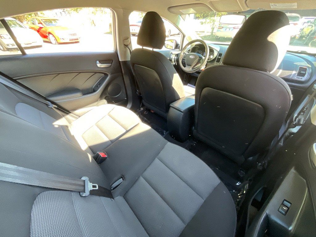 2017 Kia Forte LX - Photo 28