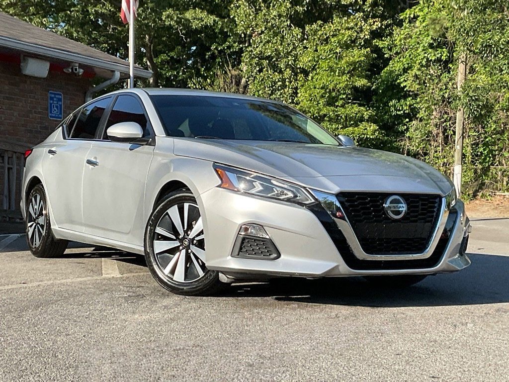 Used 2022 Nissan Altima 2.5 SV Sedan