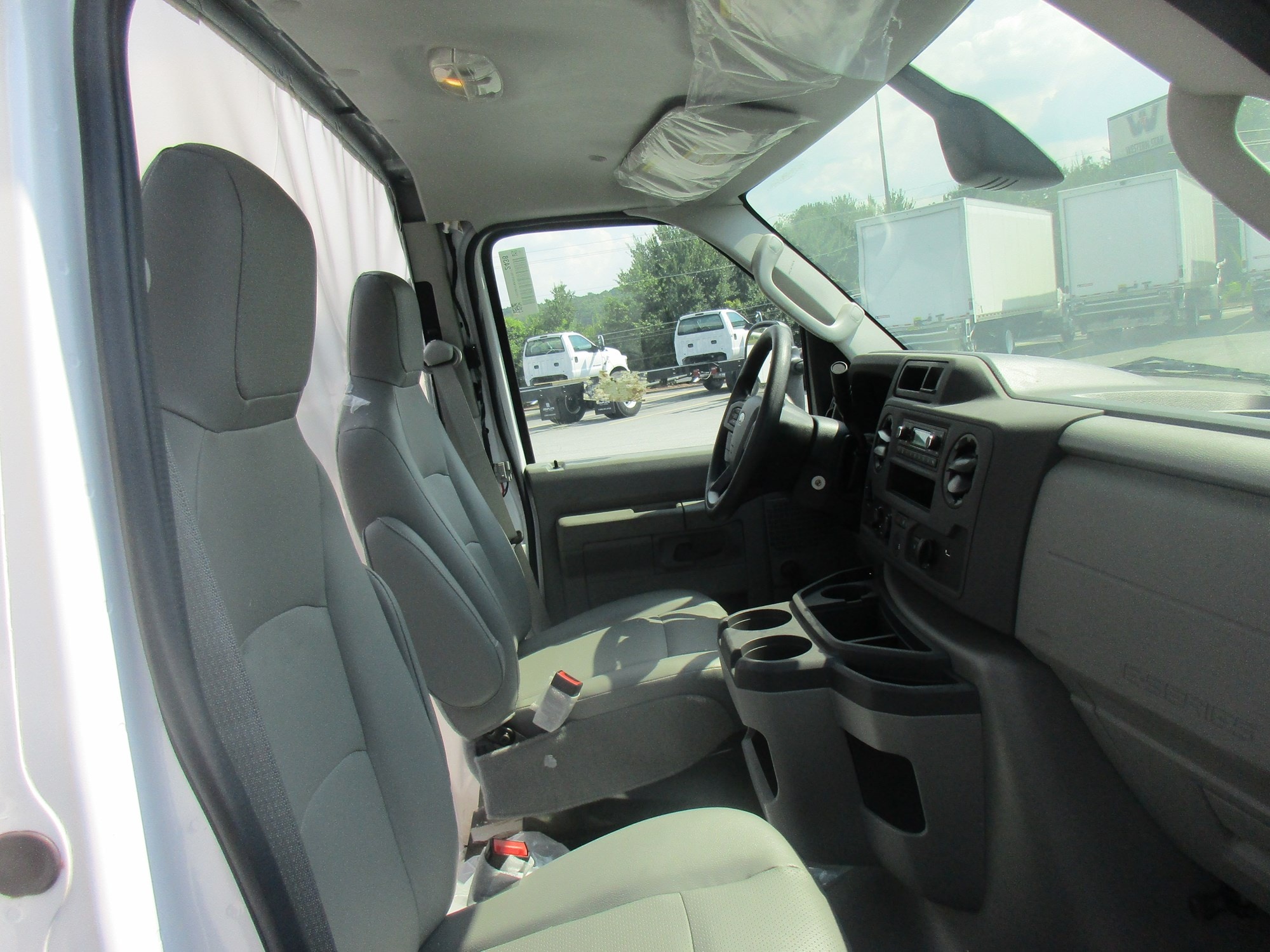 2024 Ford E-Series Cutaway Base - Photo 10