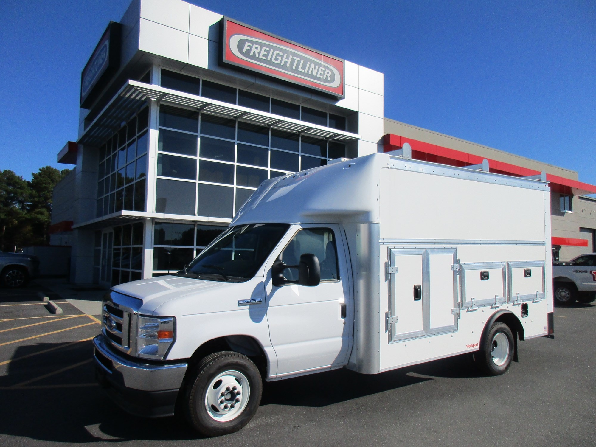 2024 Ford E-350 Cutaway Base