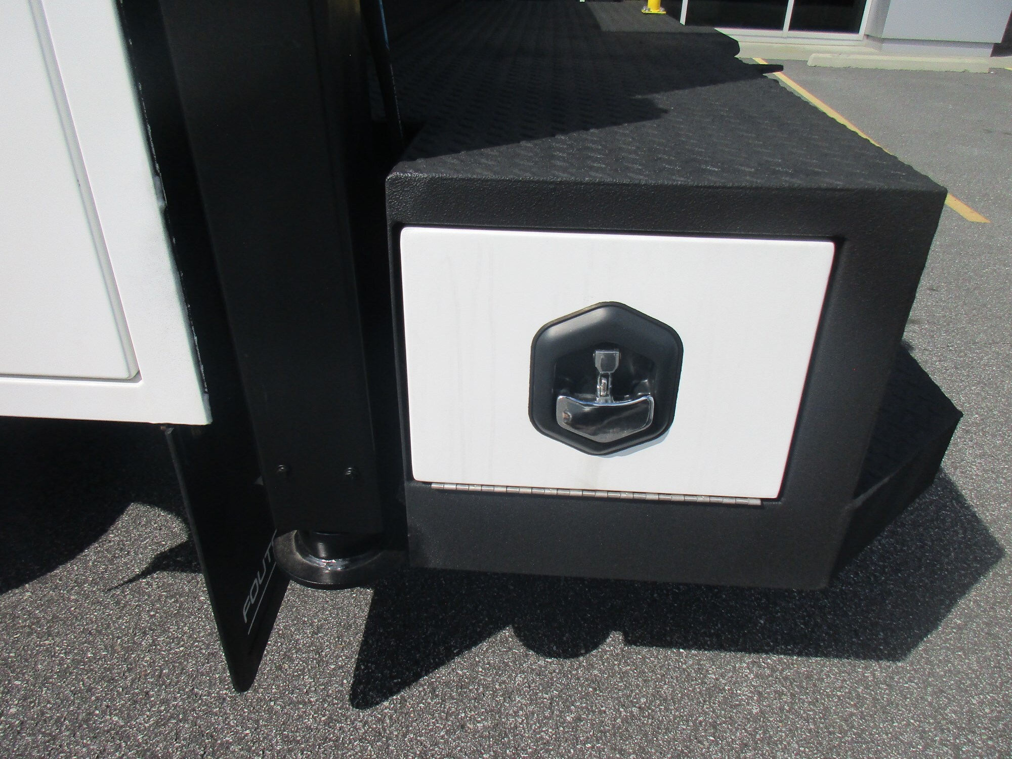 2025 Ford F-550 Super Duty Chassis Cab XL - Photo 8