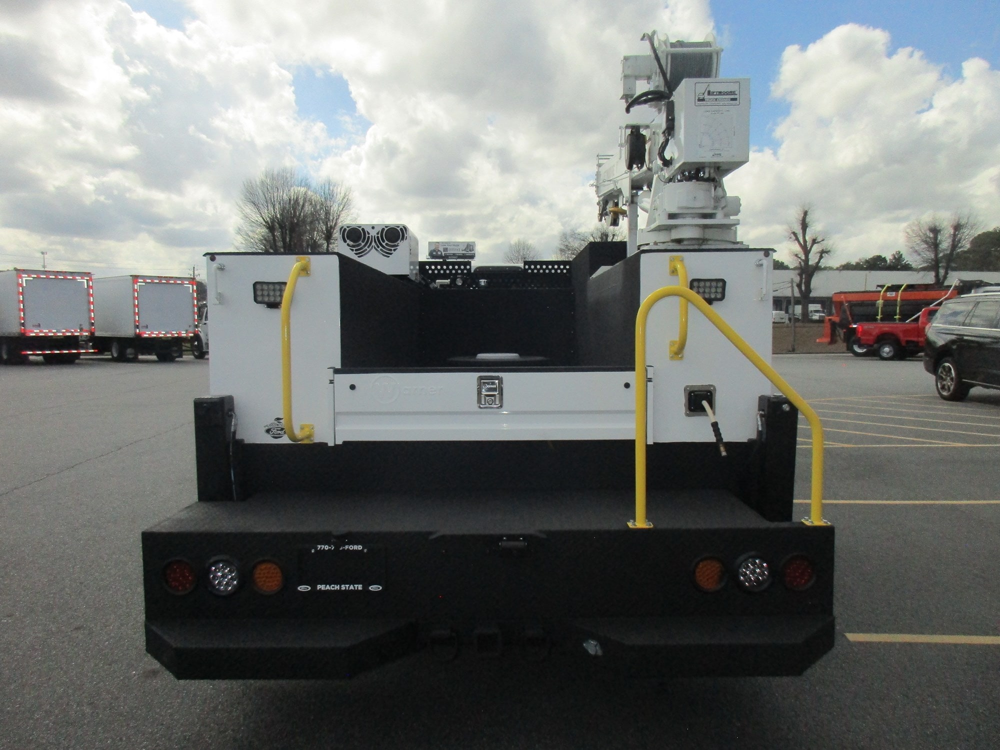 2025 Ford F-550 Super Duty Chassis Cab XL - Photo 5