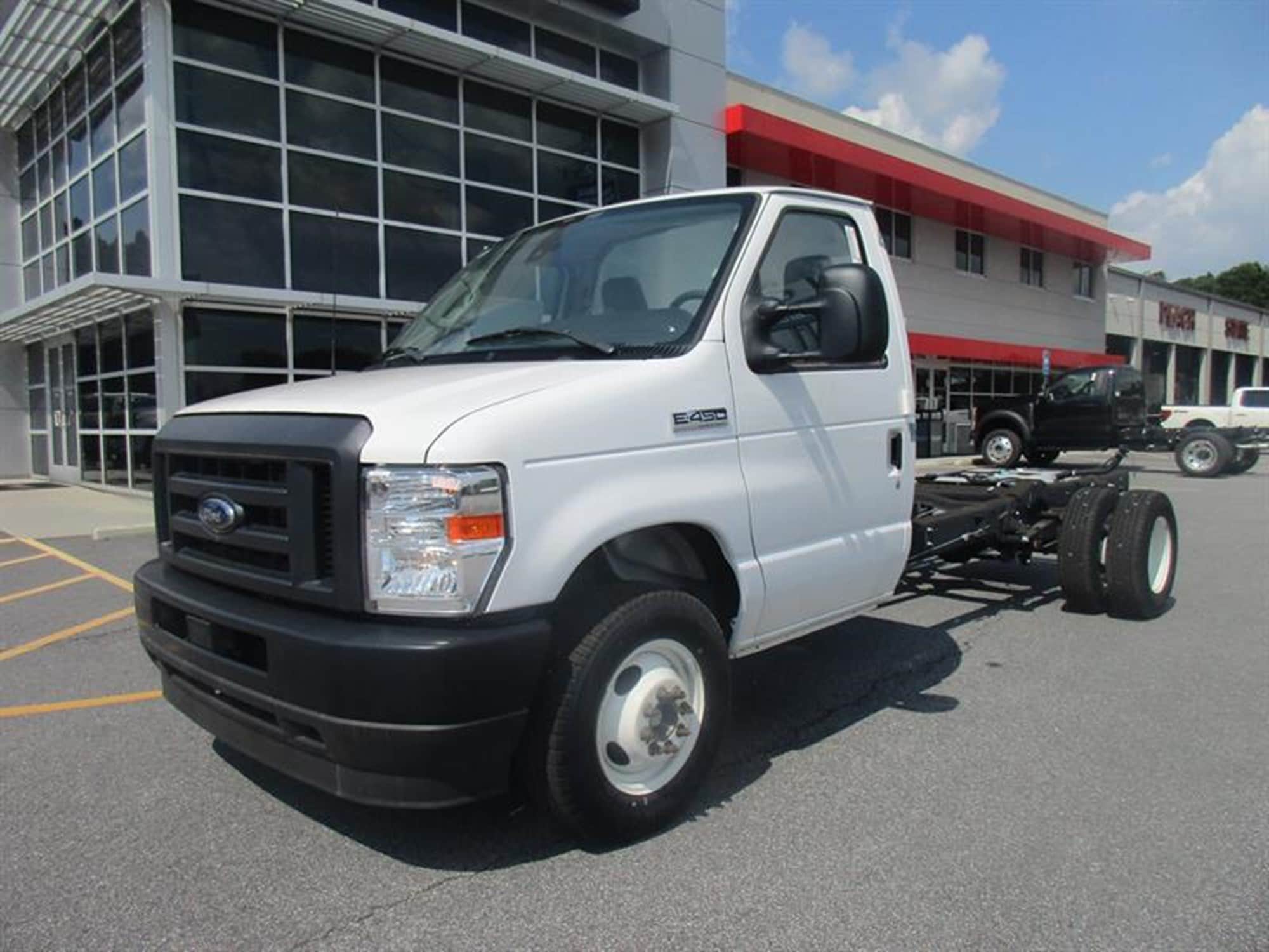 2024 Ford E-450 Cutaway Base
