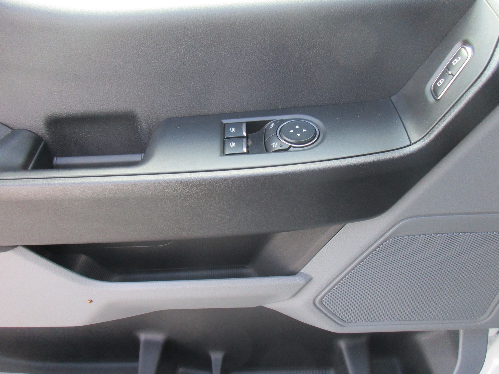 2025 Ford F-550 Super Duty Chassis Cab XL - Photo 18