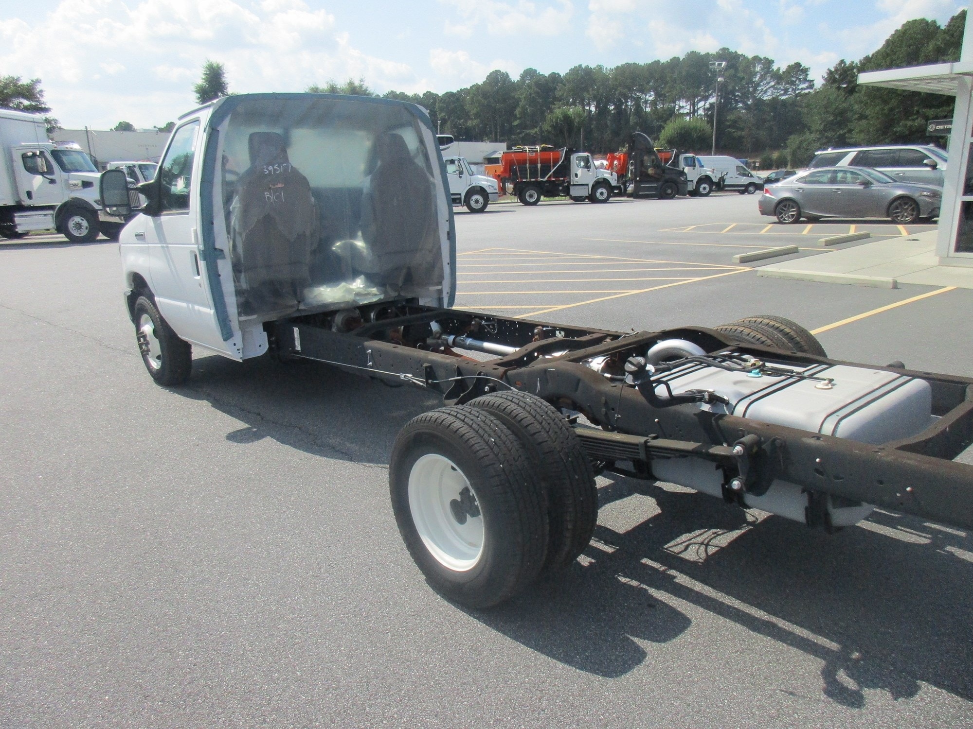 2024 Ford E-Series Cutaway Base - Photo 7