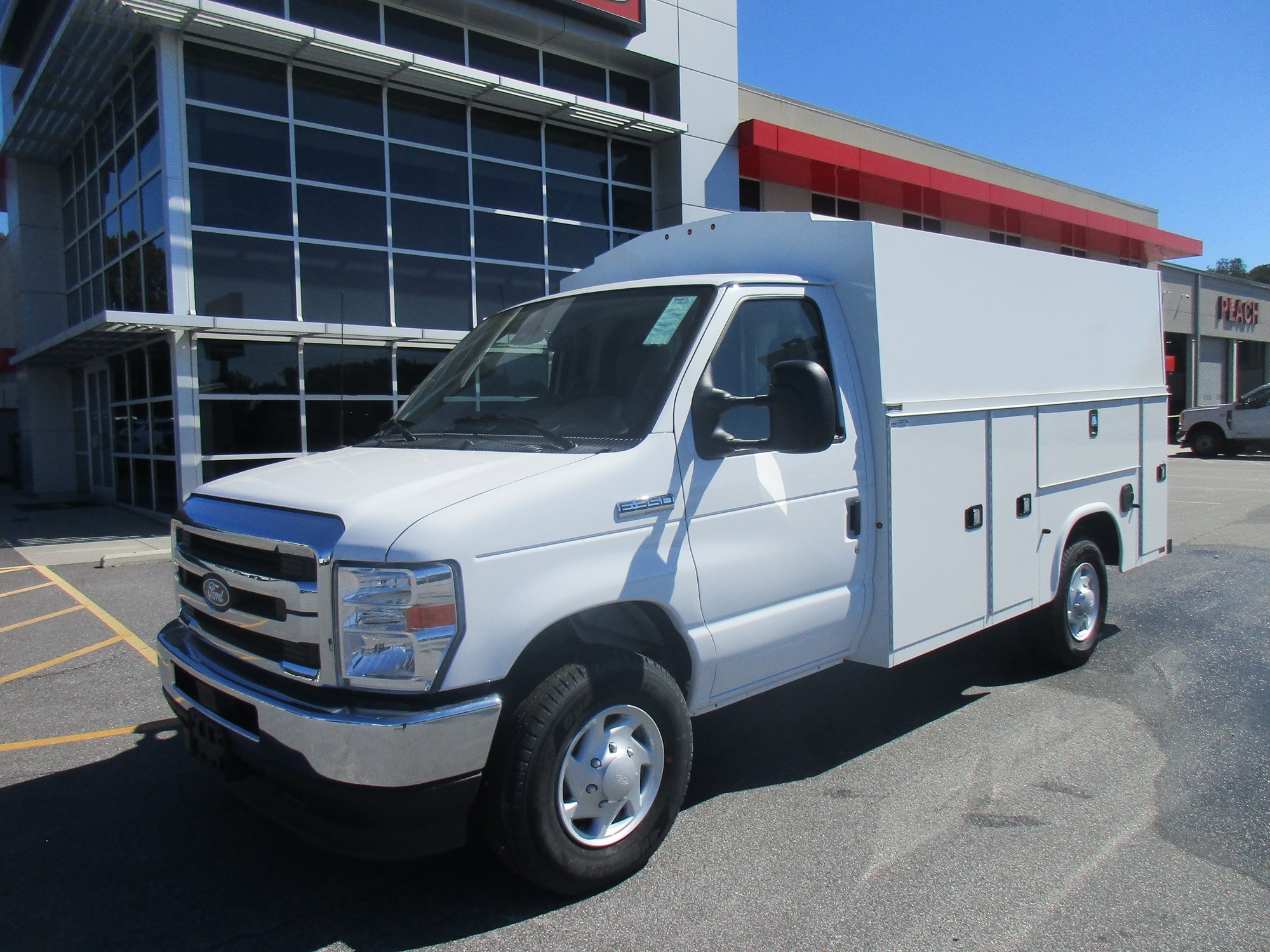 2026 Ford E-Series SRW E-350 Super Duty 138 in WB's photo