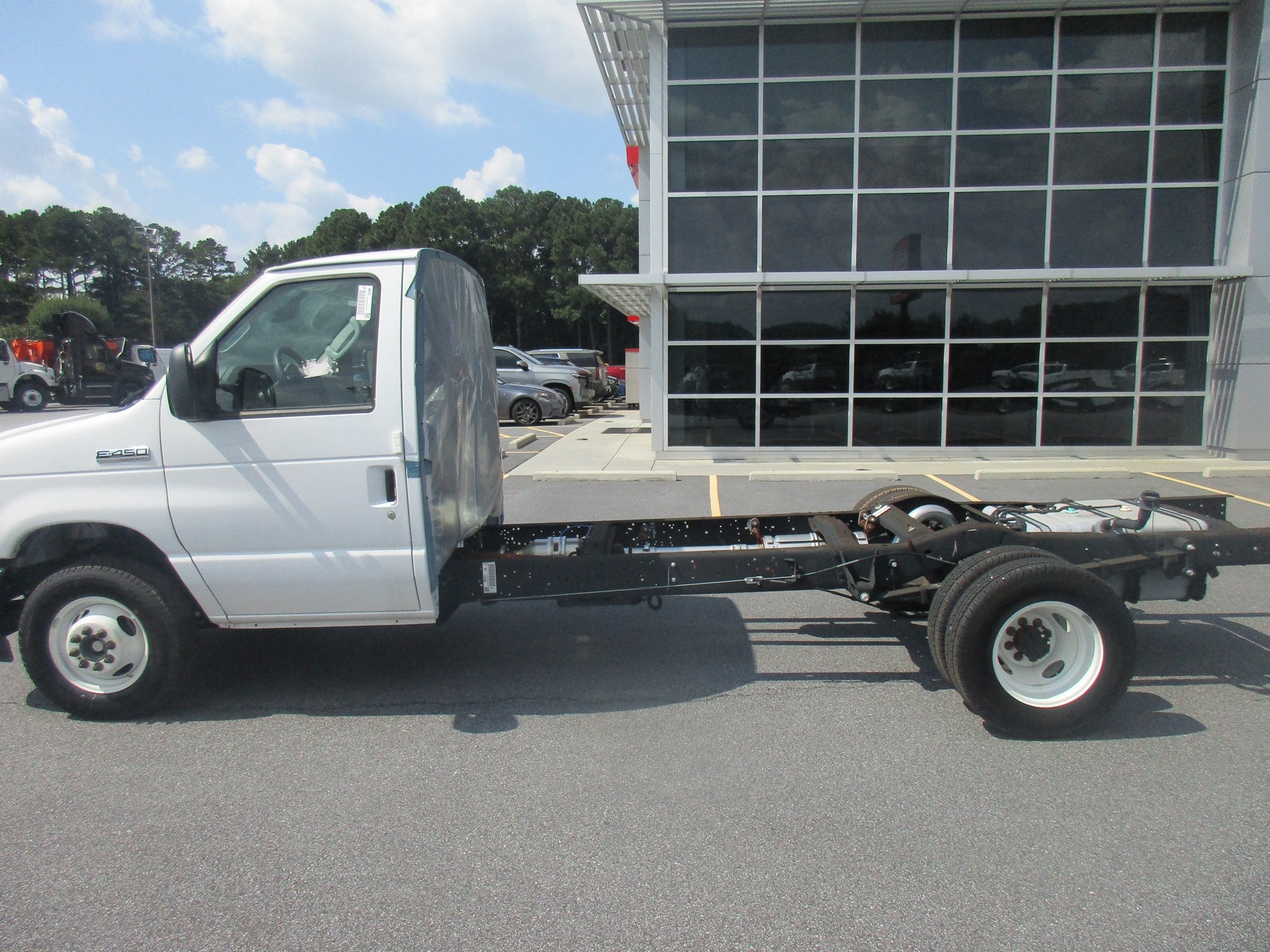 2024 Ford E-Series Cutaway Base - Photo 8