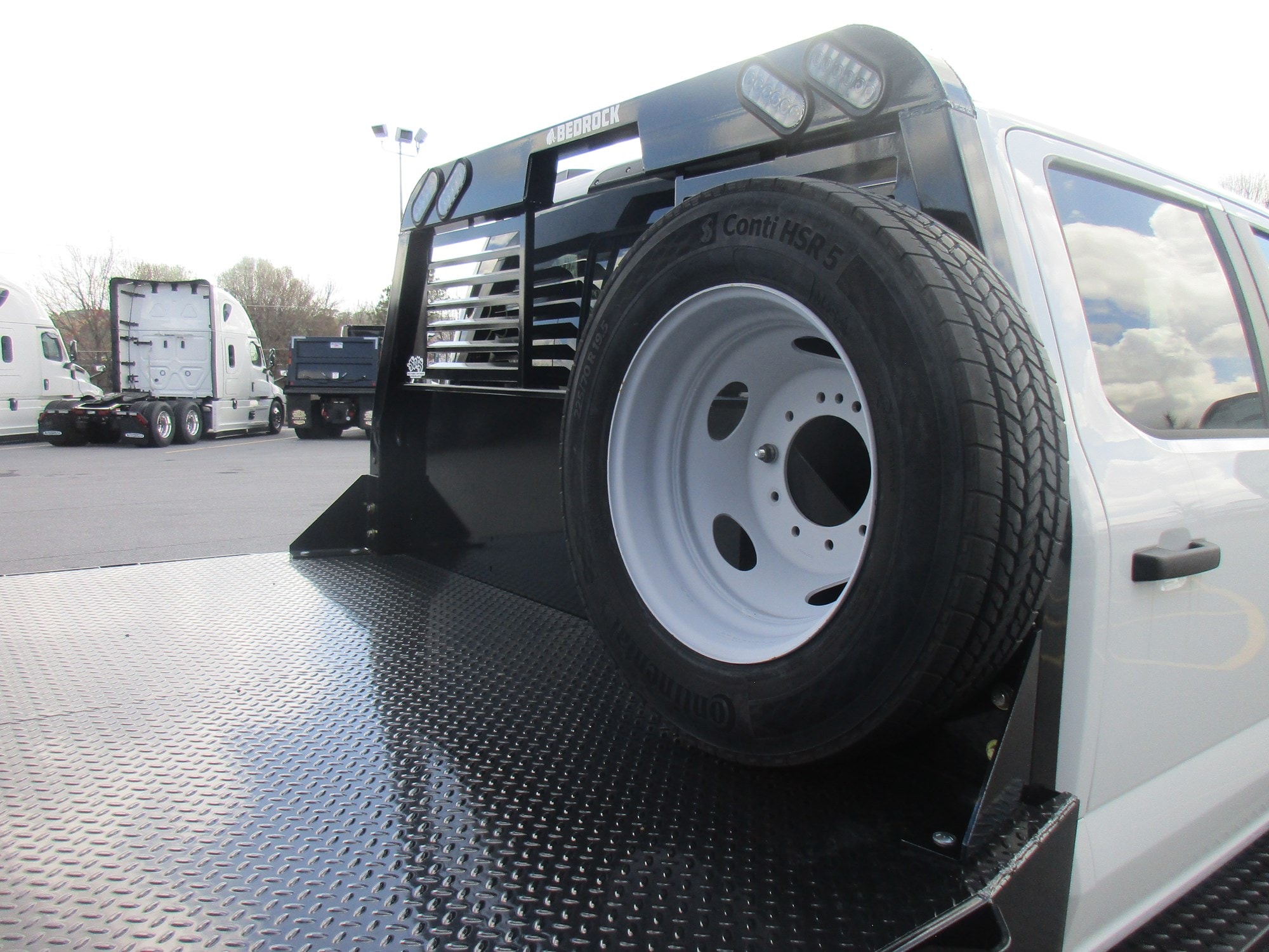 2026 Ford F-450 Super Duty Chassis Cab XL - Photo 5