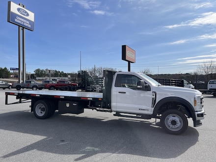 2025 Ford F-550 Chassis TRUCK
