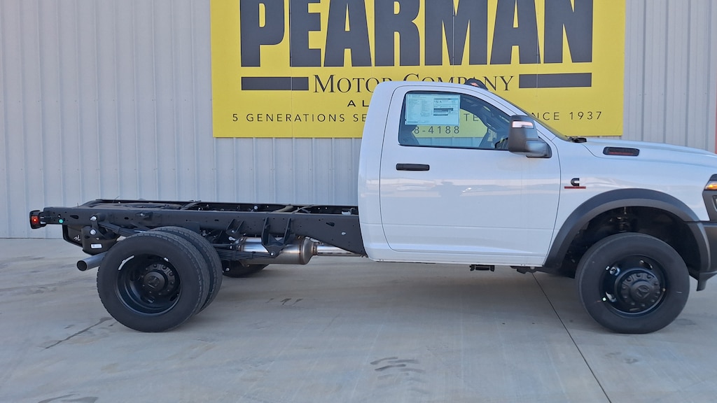 New 2026 Ram 5500 Chassis Cab TRADESMAN REGULAR 4X4 60' CA Pickup