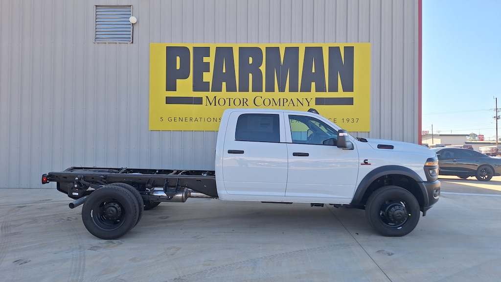 New 2026 Ram 5500 Chassis Cab TRADESMAN CREW 4X4 60' CA Pickup