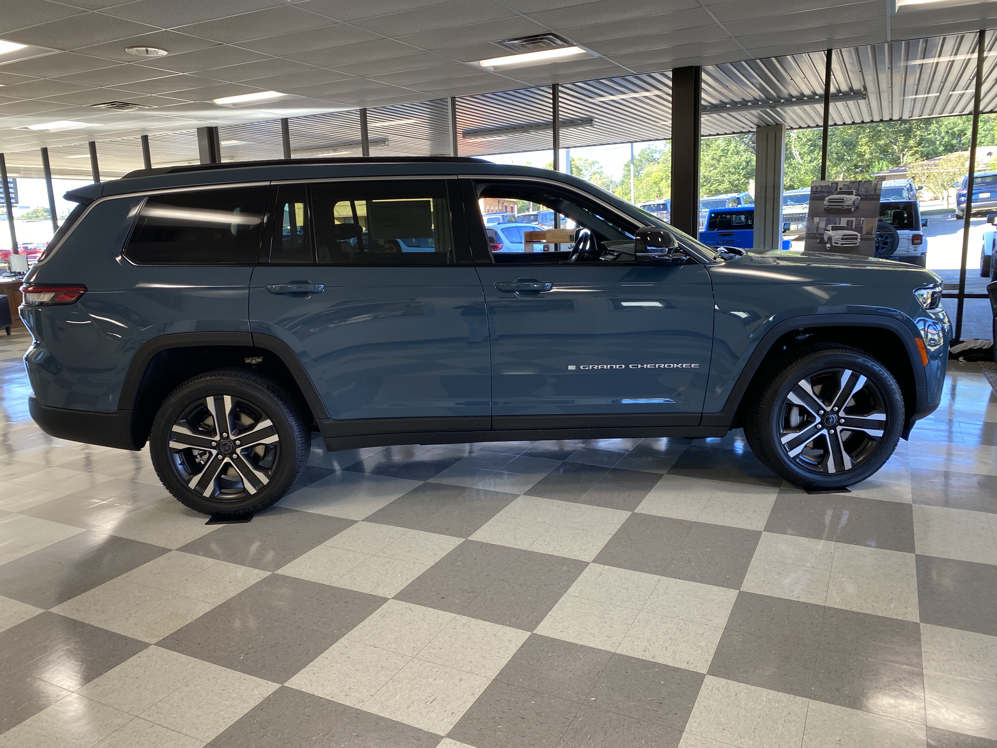 2027 Jeep Grand Cherokee L