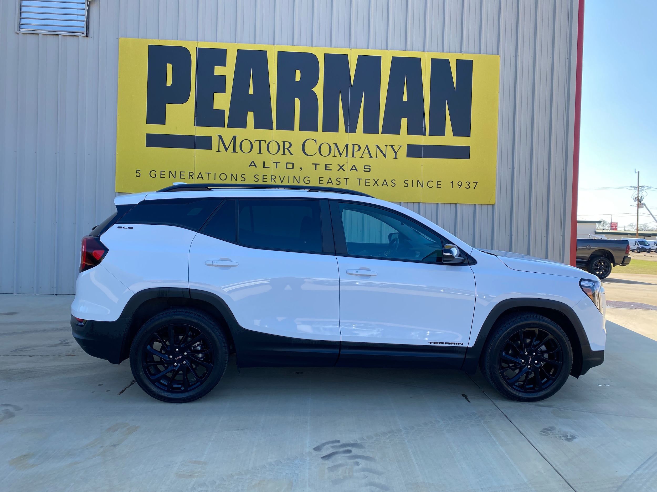 2024 GMC Terrain SLE's photo