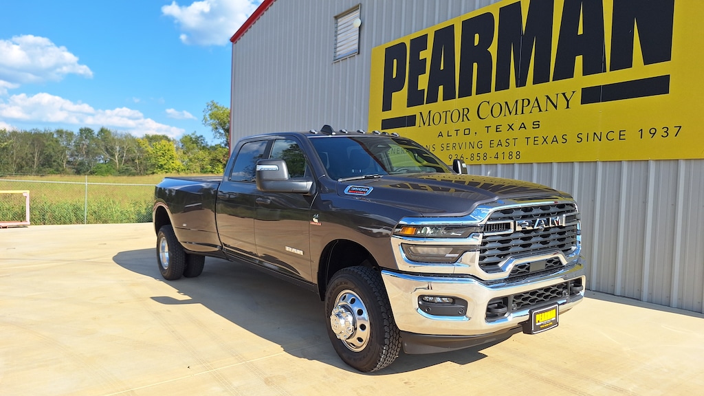 New 2026 Ram 3500 LONE STAR CREW CAB 4X4 8' BOX Pickup