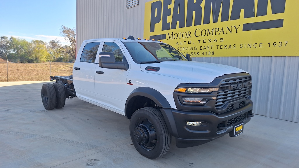 New 2026 Ram 5500 Chassis Cab TRADESMAN CREW 4X4 60' CA Pickup