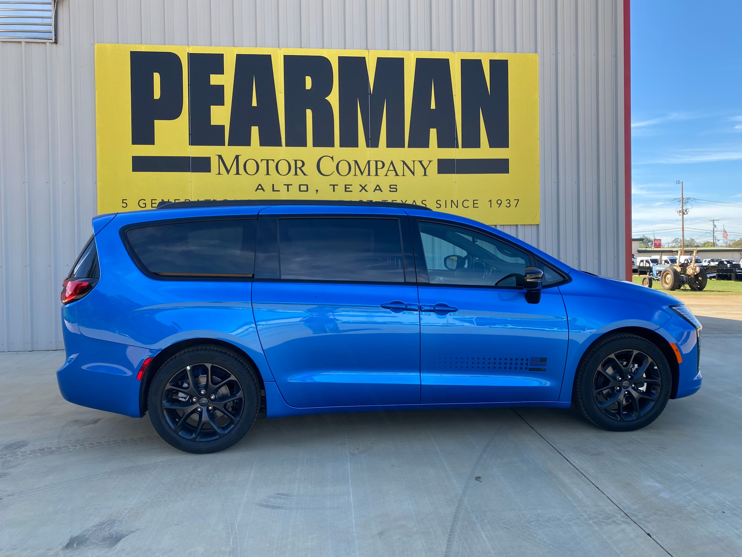 2027 Chrysler Pacifica Select