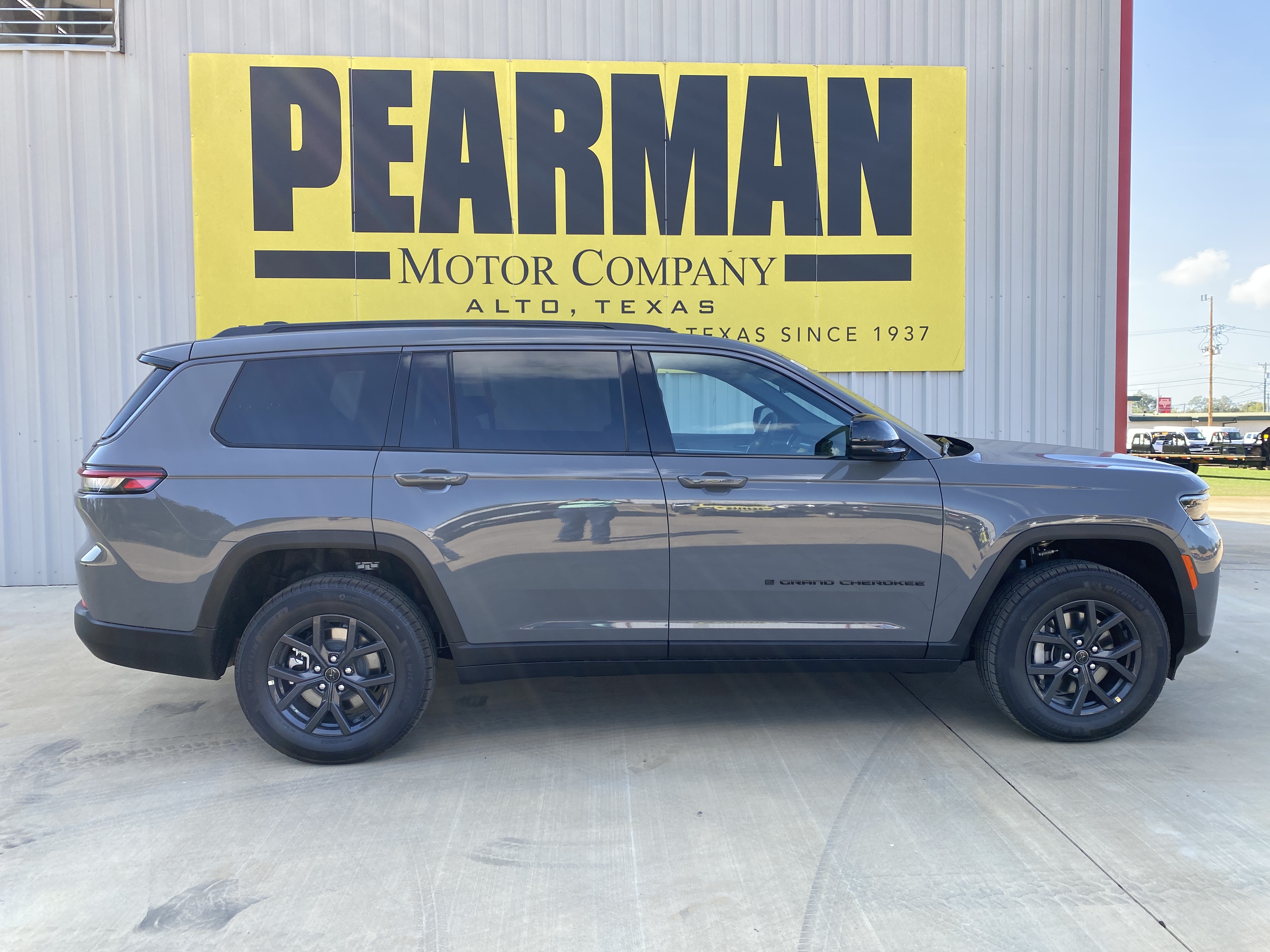 2027 Jeep Grand Cherokee L 3 Row LAREDO 4X4 Sport Utility V8152754