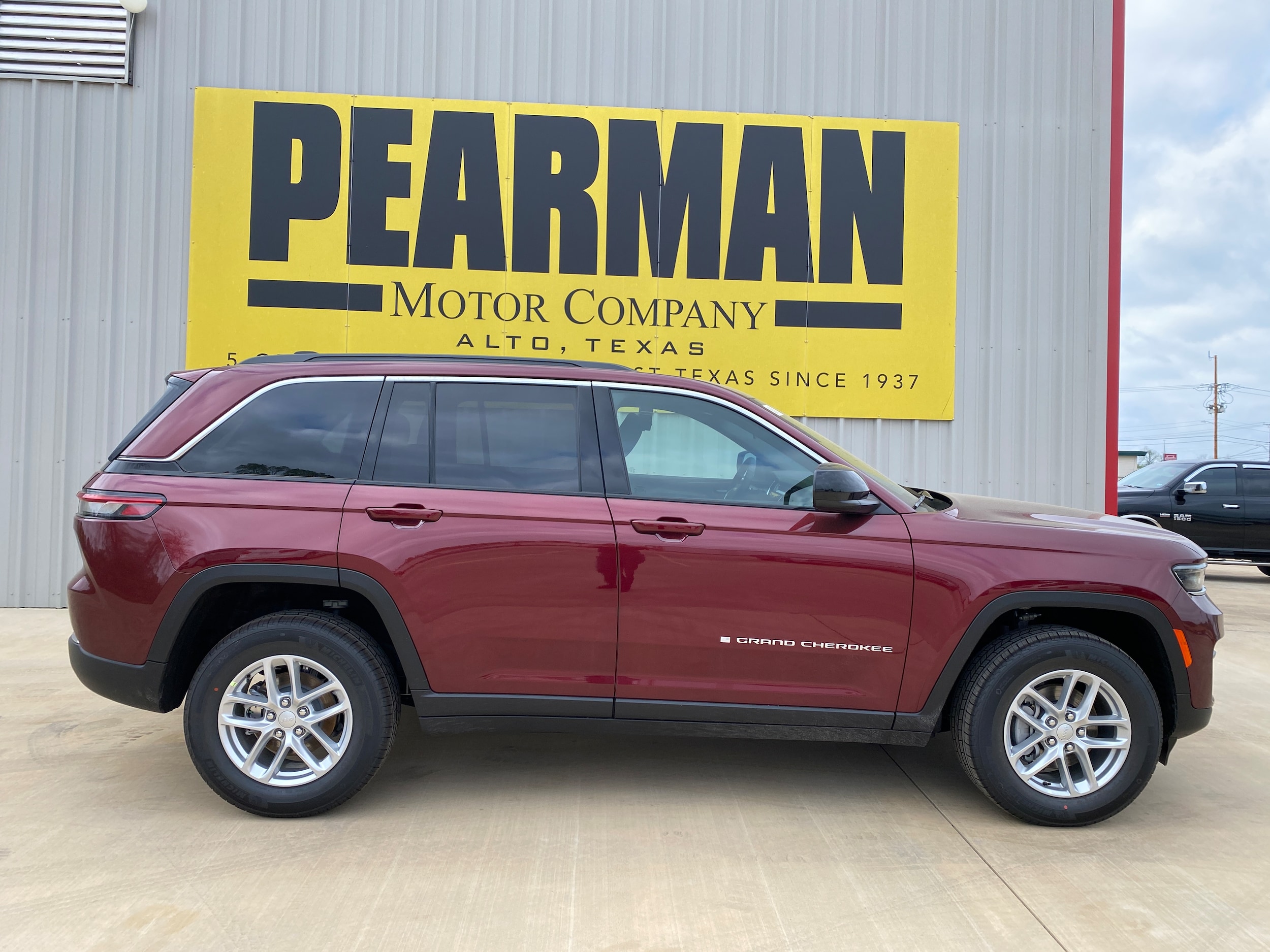 2026 Jeep Grand Cherokee Laredo