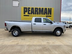 2026 Ram 3500 TRADESMAN CREW CAB 4X4 8' BOX Pickup TG228028