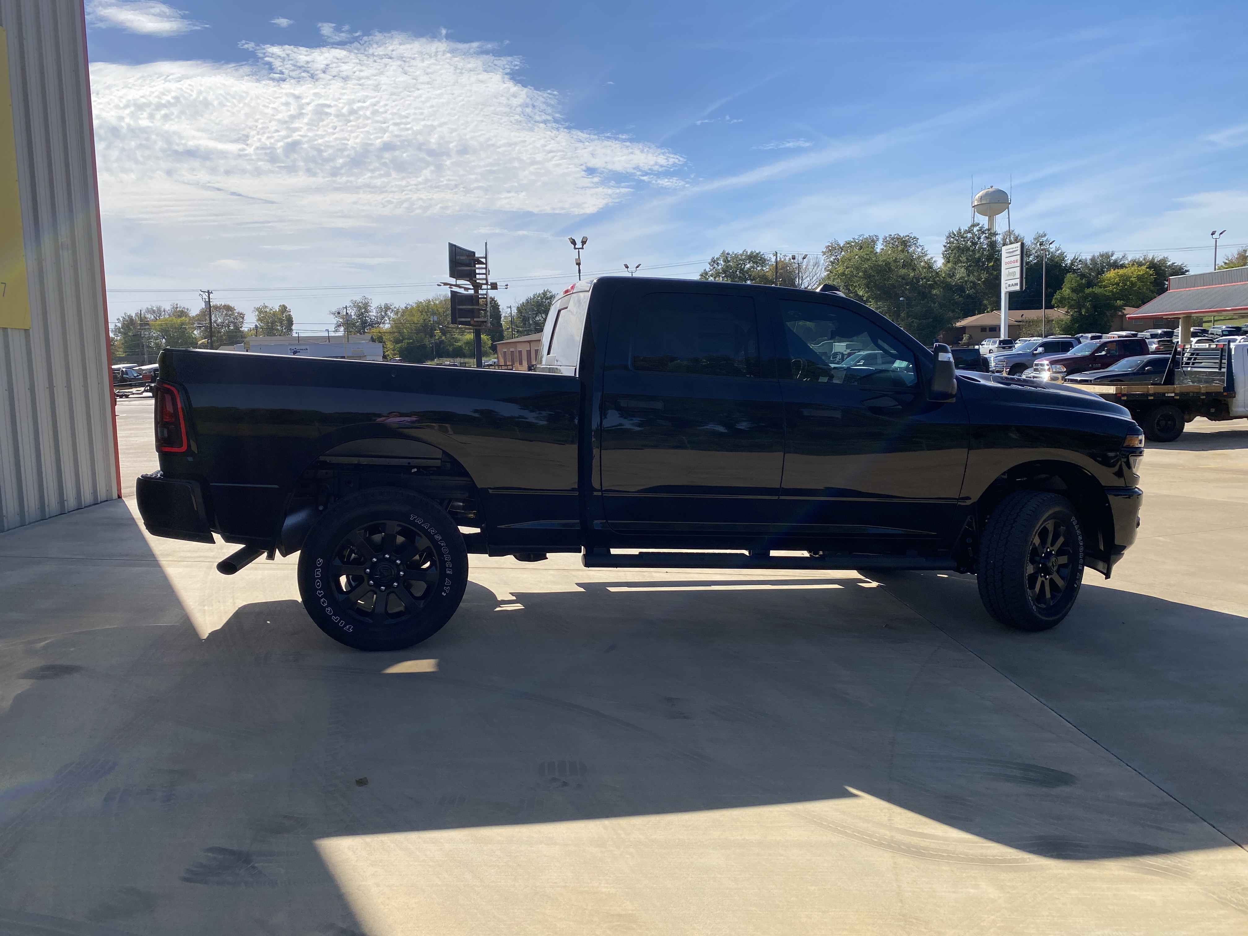 2026 Ram 2500 TRADESMAN CREW CAB 4X4 Pickup TG341353