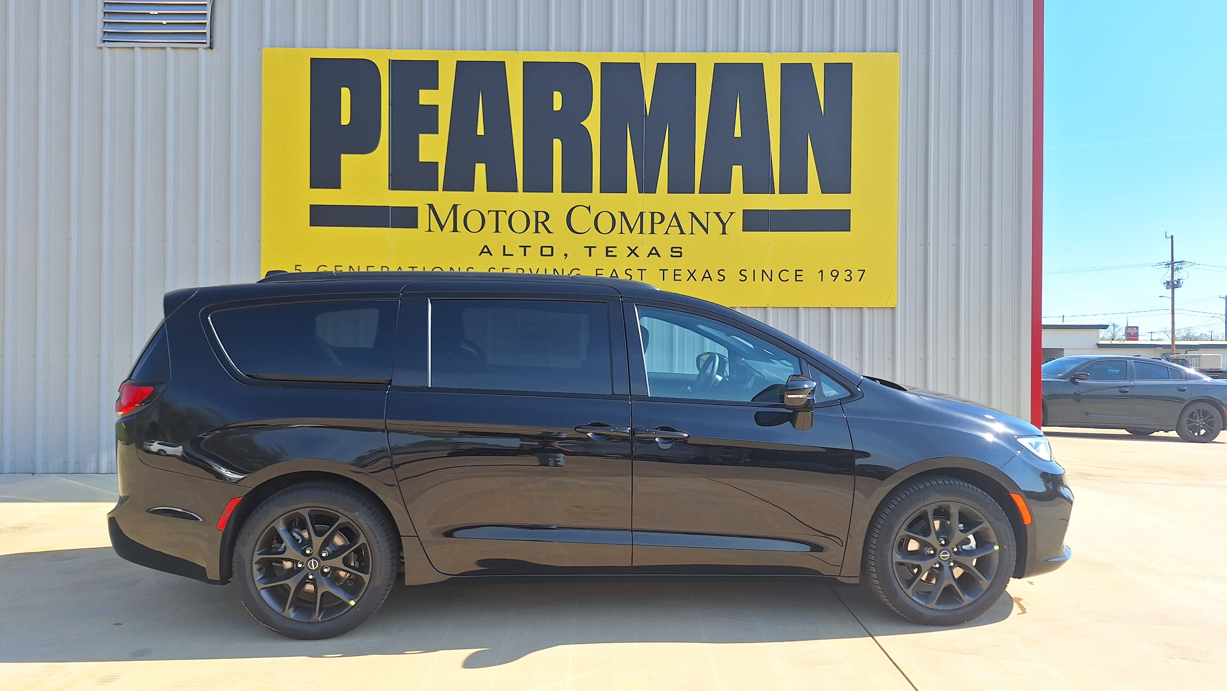 2026 Chrysler Pacifica Select's photo