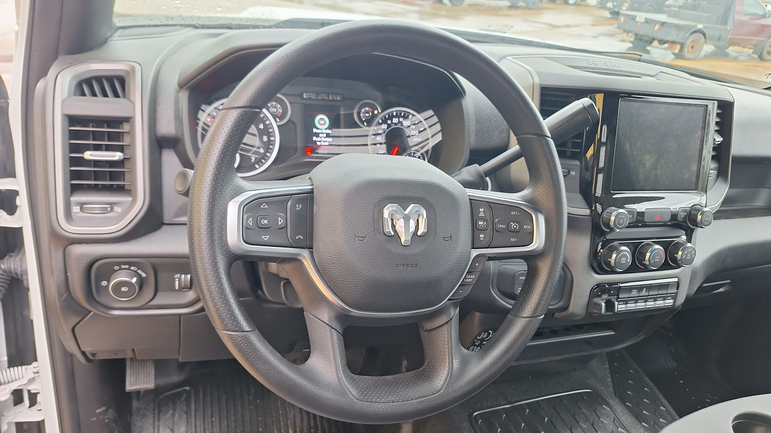 2026 RAM 3500 Chassis Tradesman - Photo 14