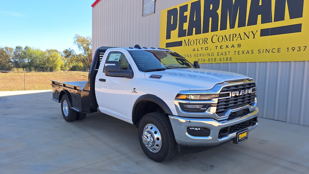 New 2026 Ram 3500 Chassis Cab TRADESMAN REGULAR 4X4 60' CA Pickup