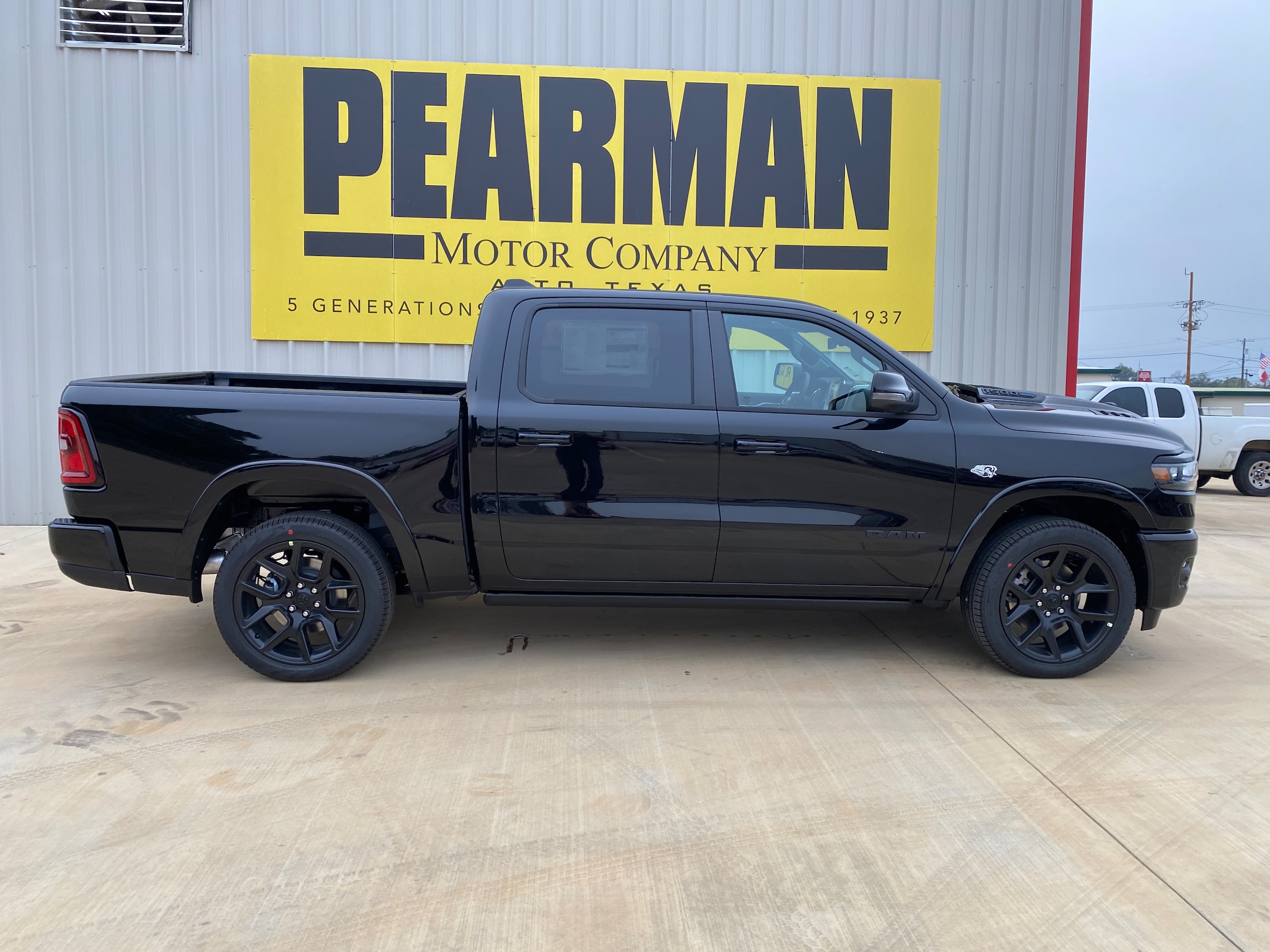 2026 RAM Ram 1500 Pickup Laramie's photo