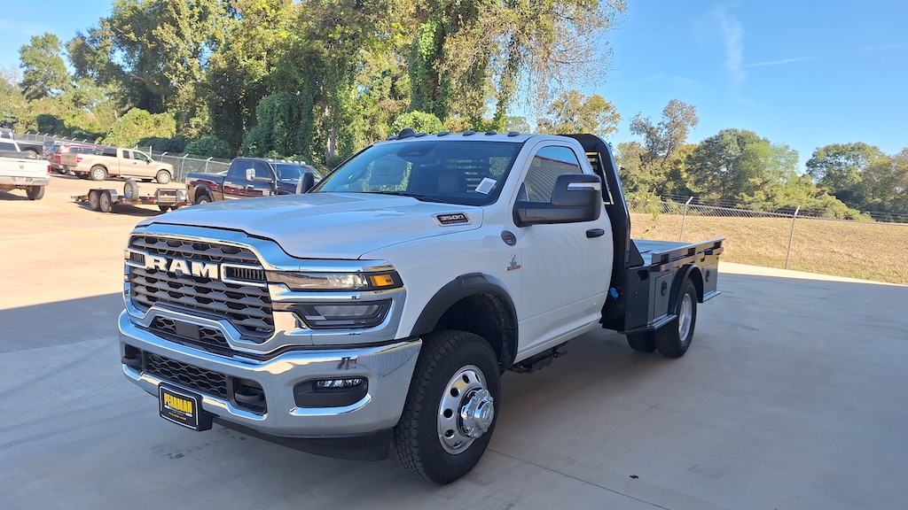 New 2026 Ram 3500 Chassis Cab TRADESMAN REGULAR 4X4 60' CA Pickup