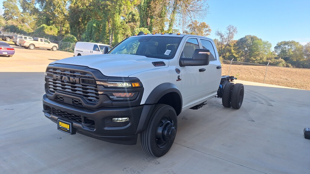 New 2026 Ram 5500 Chassis Cab TRADESMAN CREW 4X4 60' CA Pickup