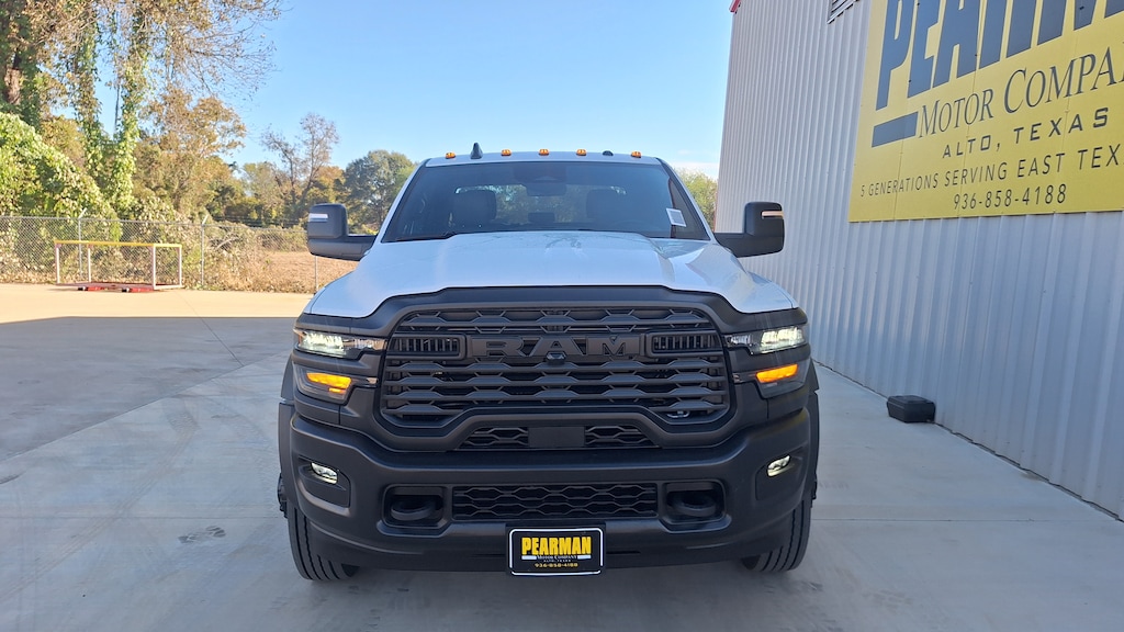 New 2026 Ram 5500 Chassis Cab TRADESMAN CREW 4X4 60' CA Pickup