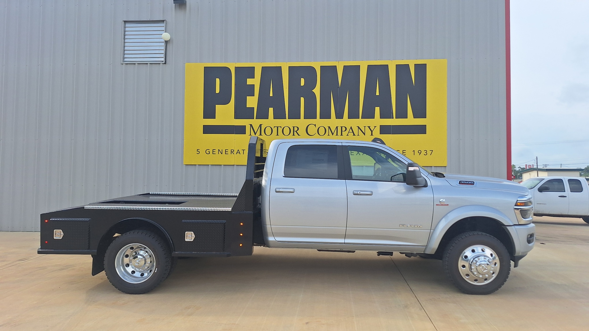 2026 RAM 4500 Big Horn 4X4 Crew Cab DRW 173" WB's photo